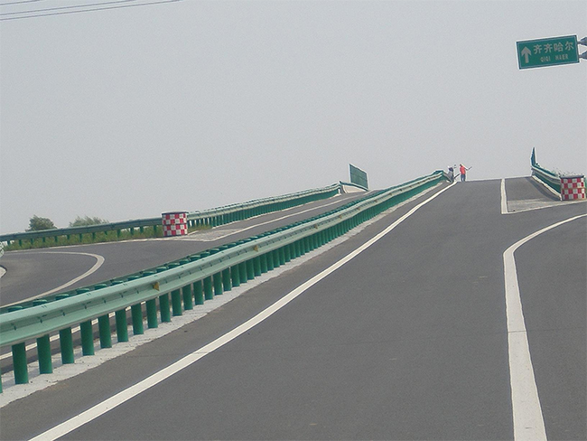 浙江高速公路护栏的材质与规格