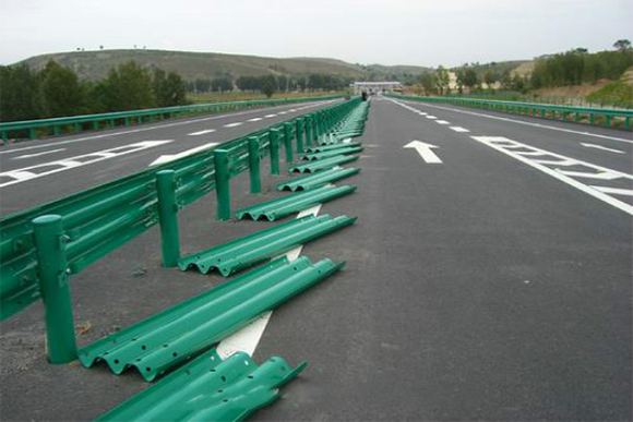 浙江波形护栏的维护与管理确保道路安全的关键步骤